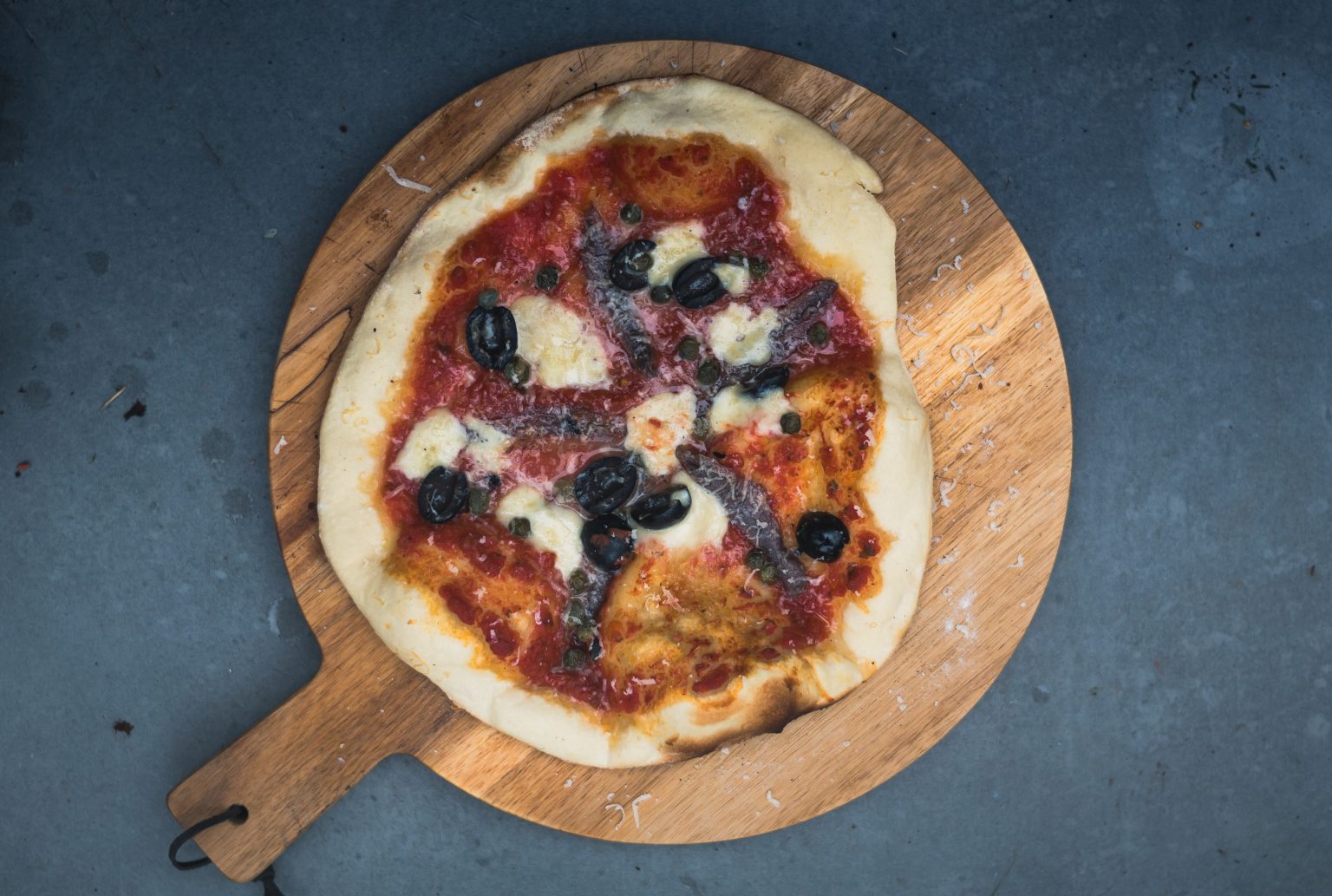 Pizza napolitana boven